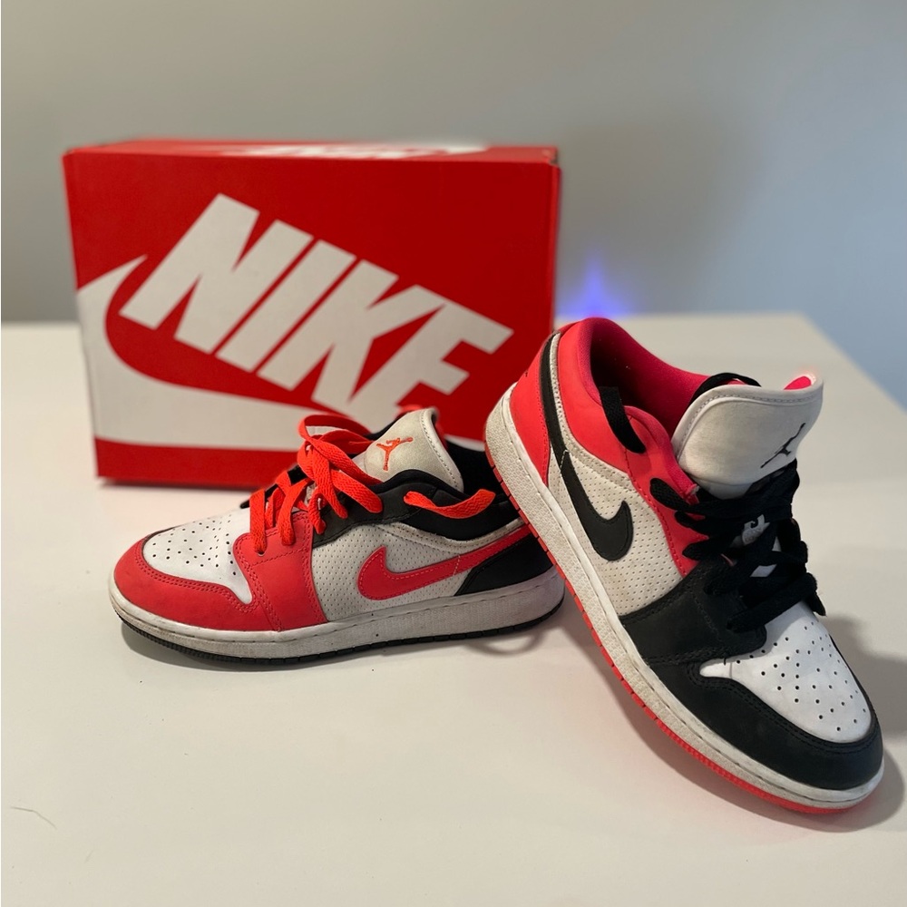 boys red and black nike jordans